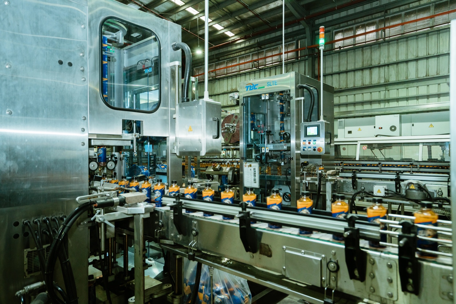 Automatic labeling machine