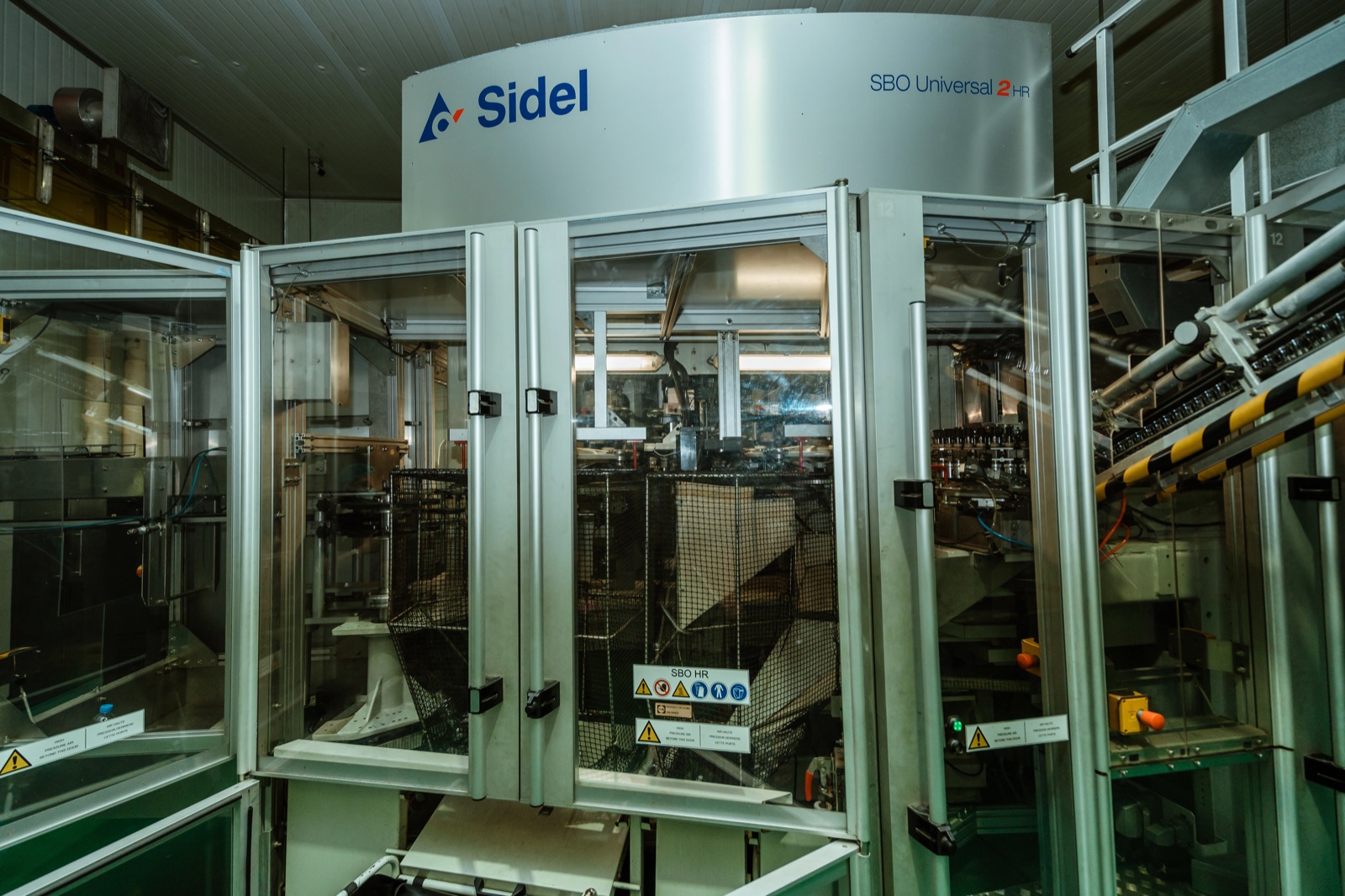 PET bottle blowing machine